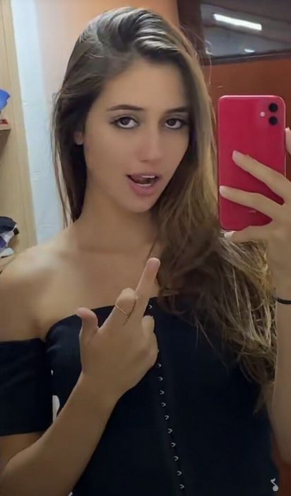 Куртизанки в банях: Погружение в атмосферу натуральных трав и интимного наслаждения Куртизанки в банях: Погружение в атмосферу натуральных трав и интимного наслаждения